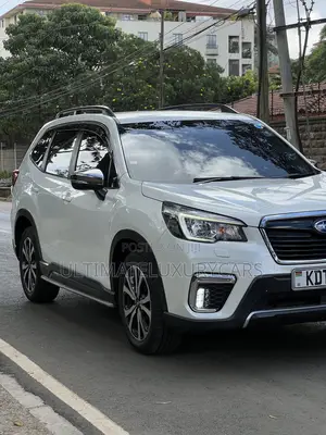 Subaru Forester 2.5i Limited AWD 2018 White