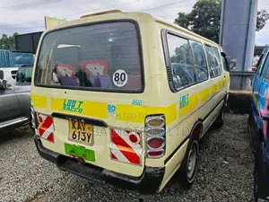 Toyota HiAce 2000 White