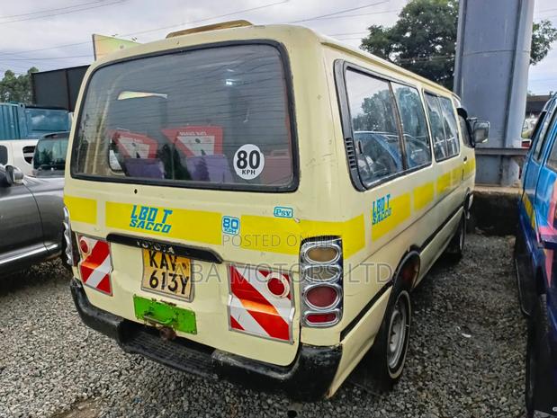 Toyota HiAce 2000 White - thumbnail 2