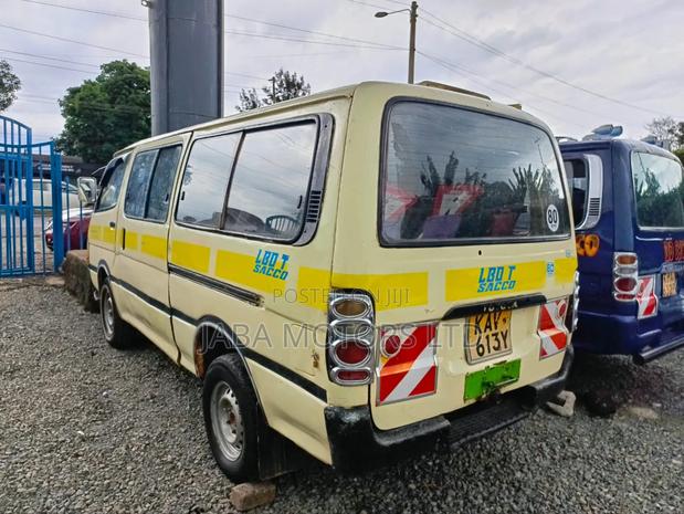 Toyota HiAce 2000 White - thumbnail 3