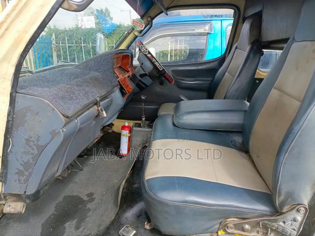 Toyota HiAce 2000 White - thumbnail 8