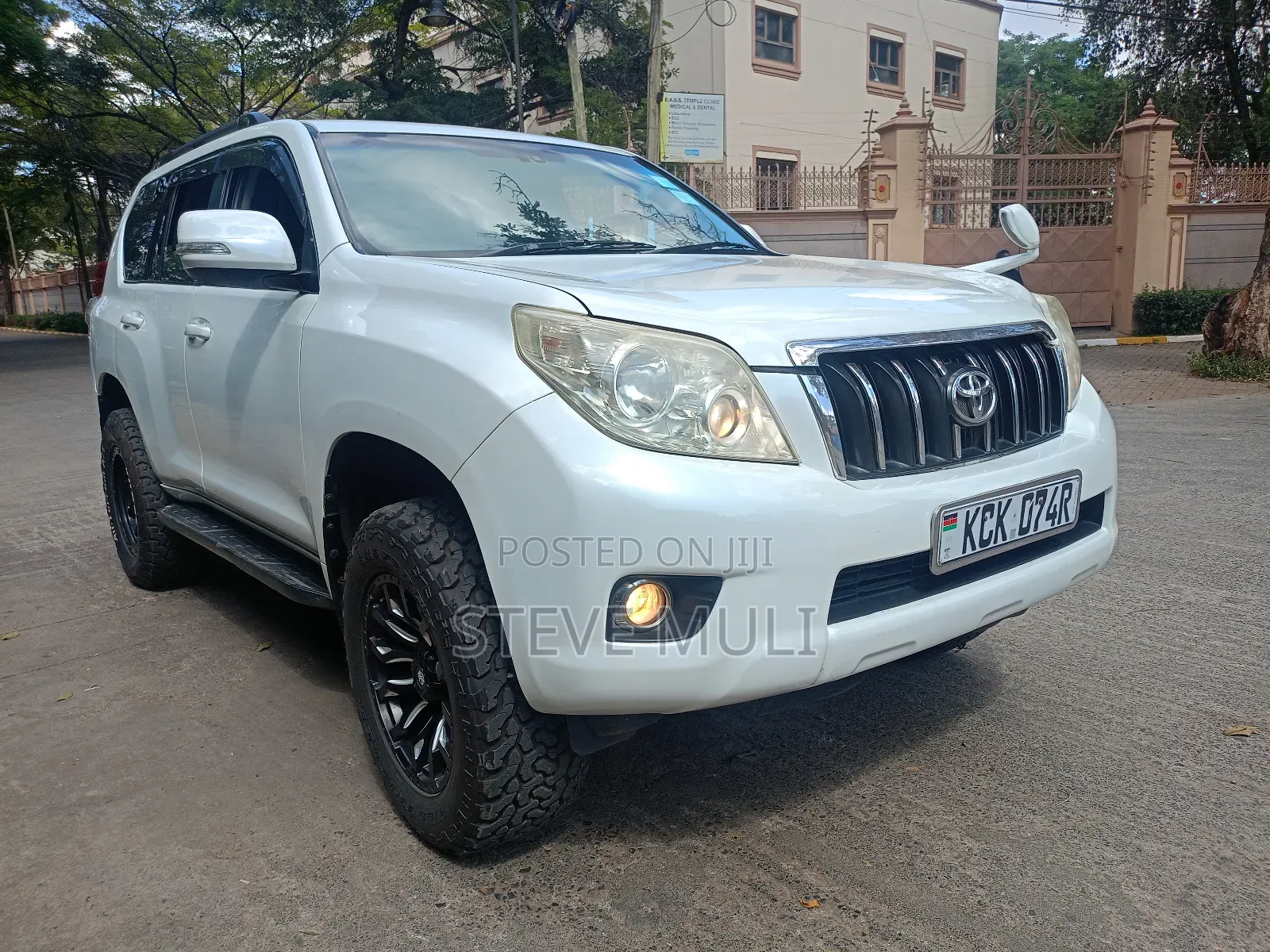 Toyota Land Cruiser Prado 2011 White