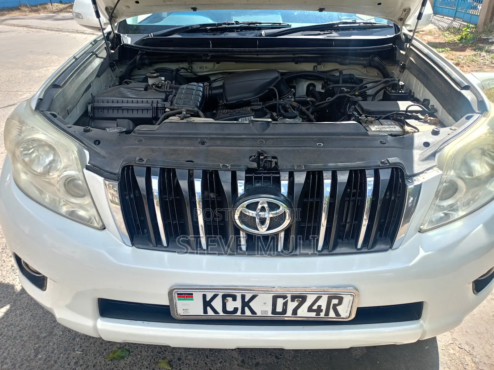Toyota Land Cruiser Prado 2011 White