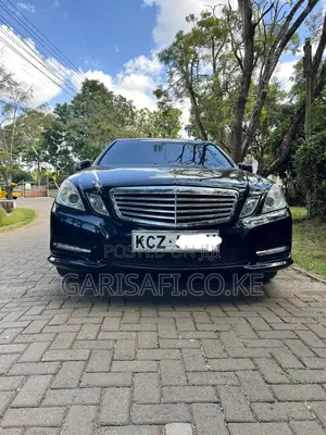 Mercedes-Benz E200 2013 Blue