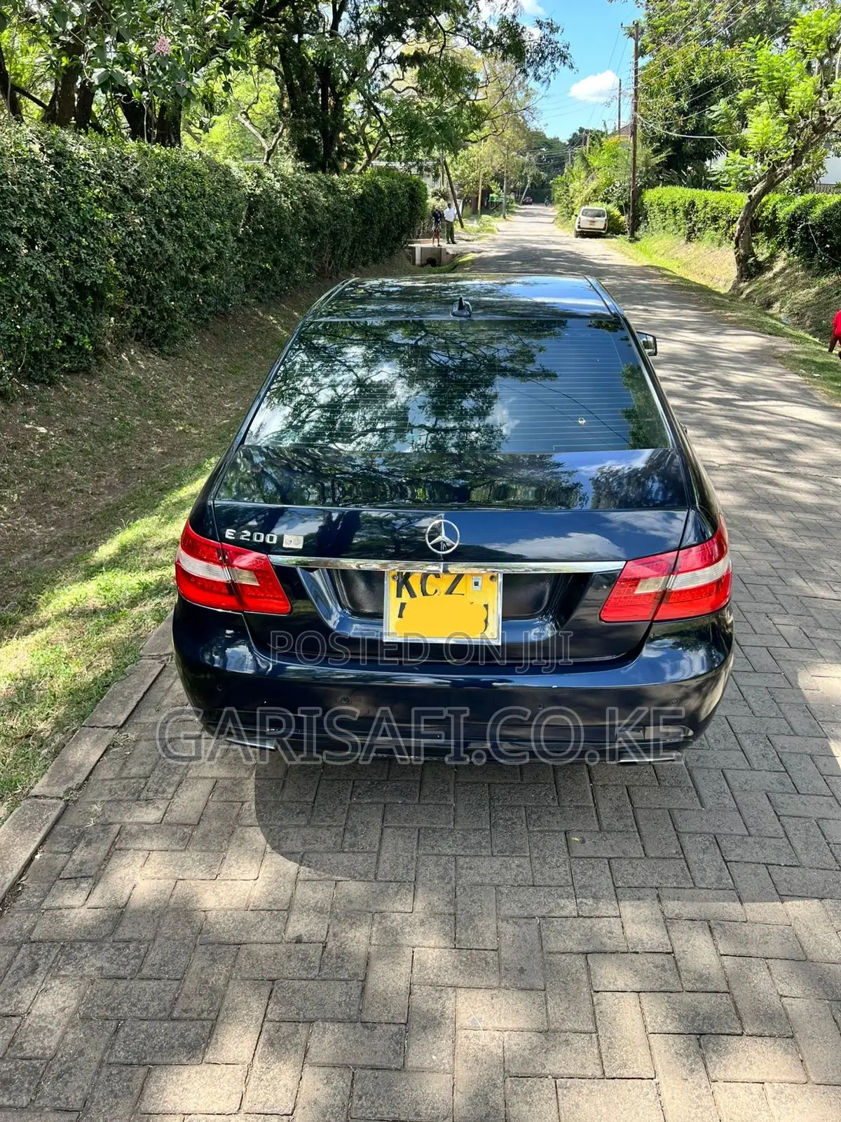 Mercedes-Benz E200 2013 Blue