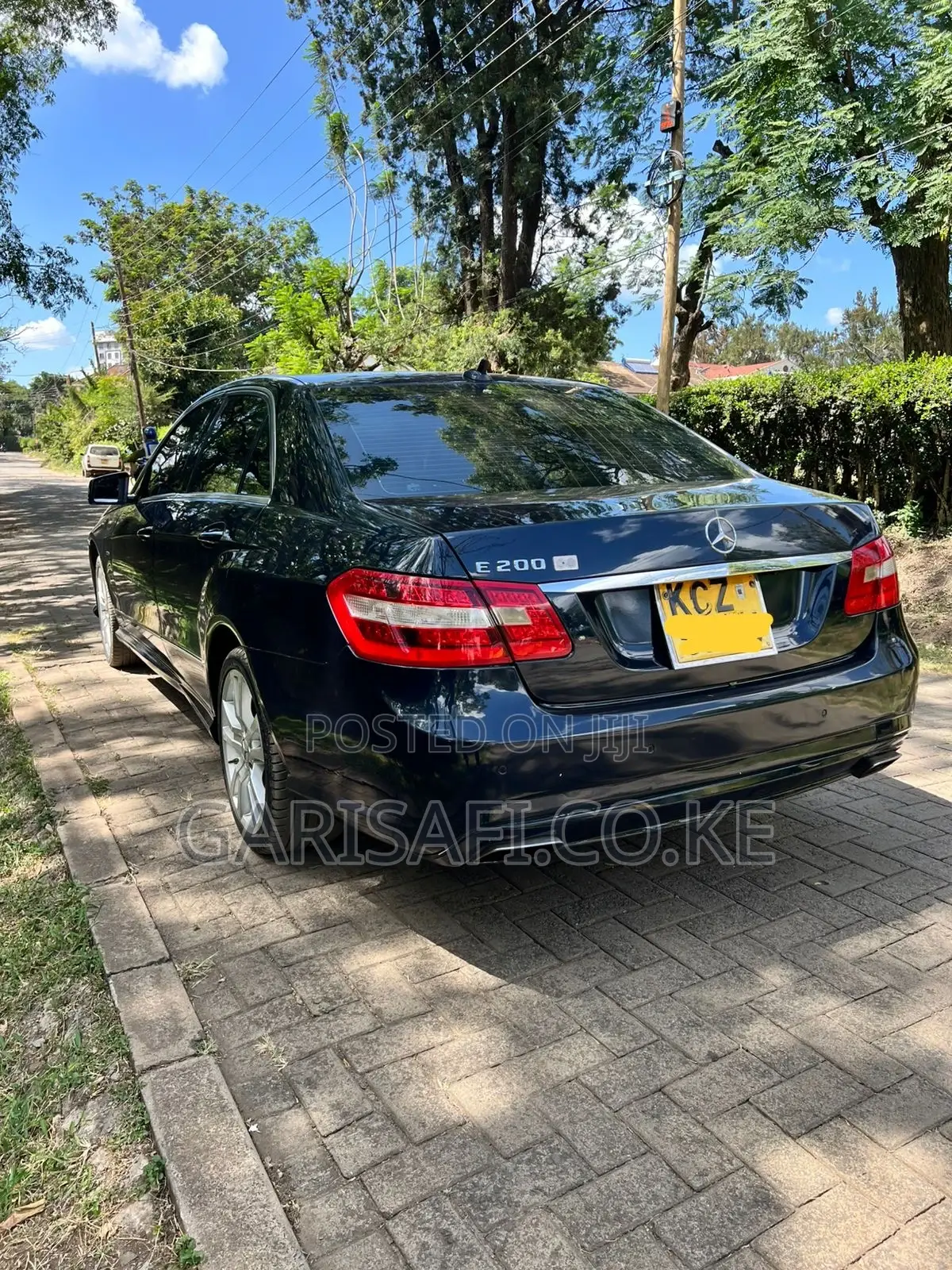 Mercedes-Benz E200 2013 Blue