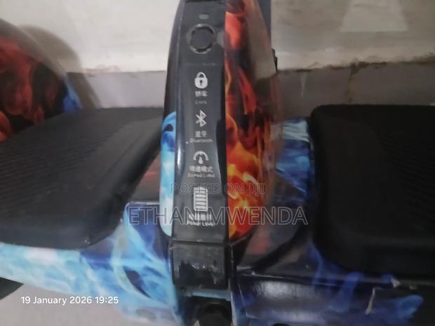 High-End Hoverboard-Hardly Used,Exellent Condition - thumbnail 2