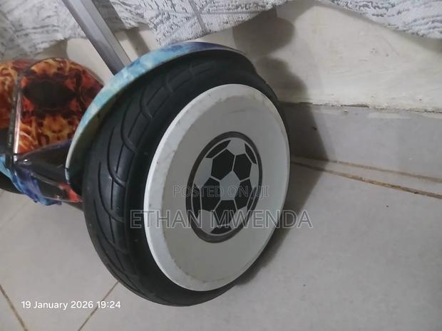 High-End Hoverboard-Hardly Used,Exellent Condition - thumbnail 3