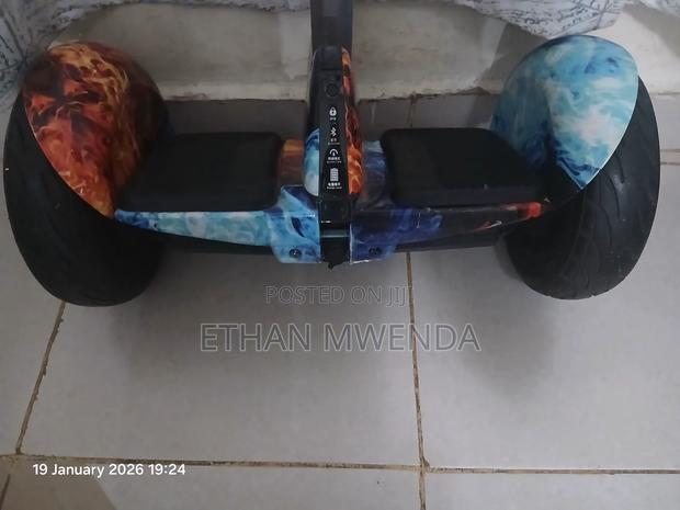 High-End Hoverboard-Hardly Used,Exellent Condition - thumbnail 4