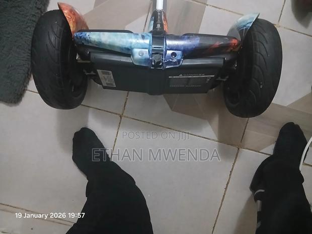 High-End Hoverboard-Hardly Used,Exellent Condition - thumbnail 5