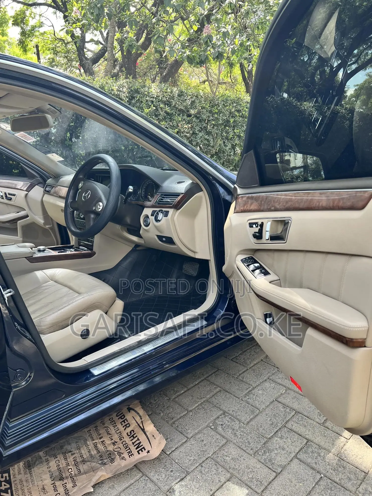 Mercedes-Benz E200 2013 Blue