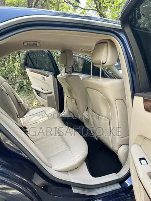 Mercedes-Benz E200 2013 Blue