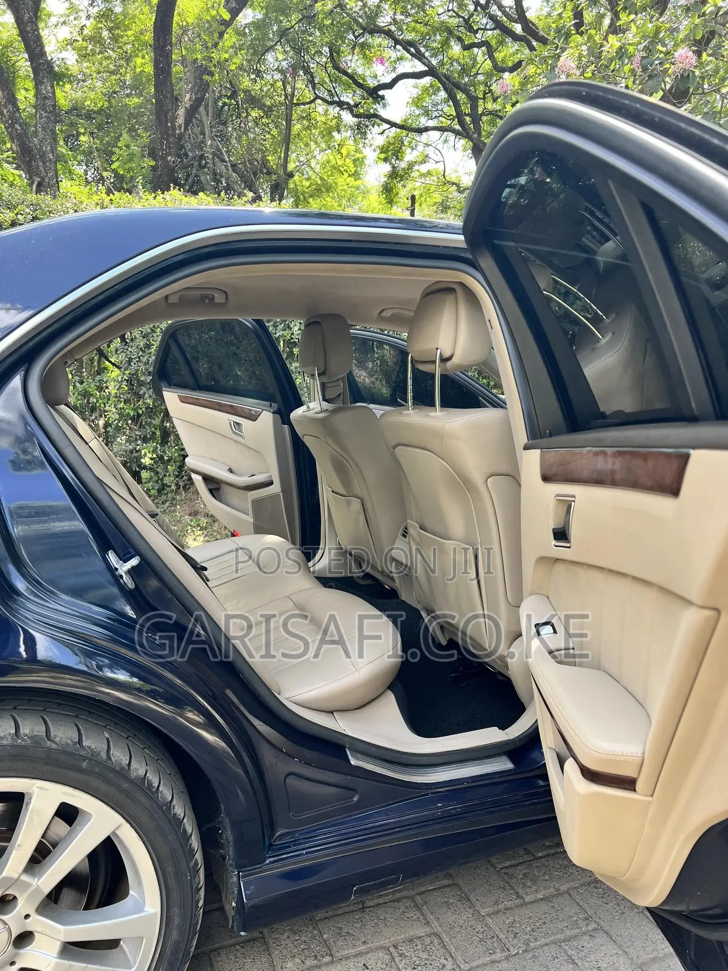 Mercedes-Benz E200 2013 Blue