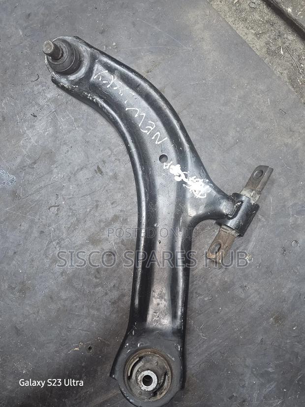 Arm Nissan Serena - main view