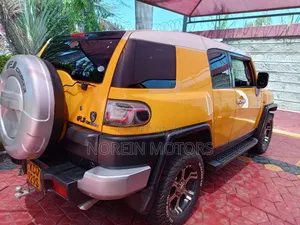 Toyota FJ Cruiser 2011 Yellow