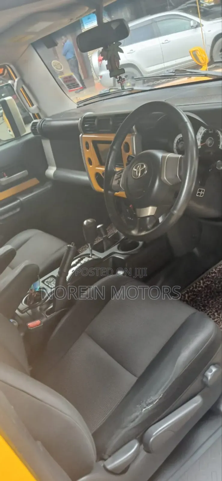 Toyota FJ Cruiser 2011 Yellow