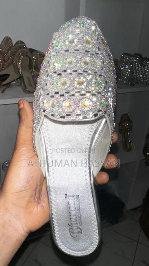 Heels and Flat - thumbnail 2