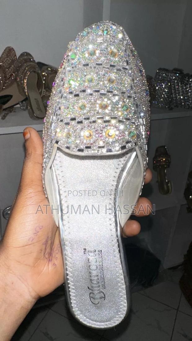 Heels and Flat - main view