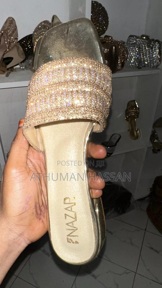 Heels and Flat - thumbnail 4