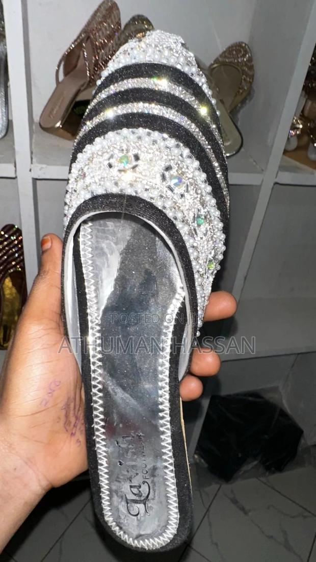 Heels and Flat - thumbnail 6