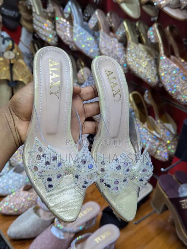 Heels and Flat - thumbnail 17