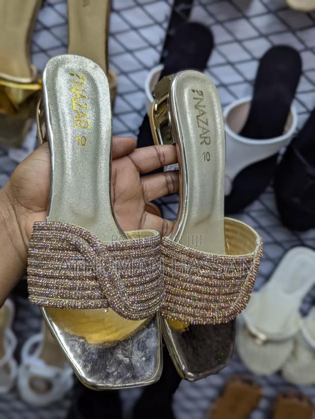 Heels and Flat - thumbnail 18