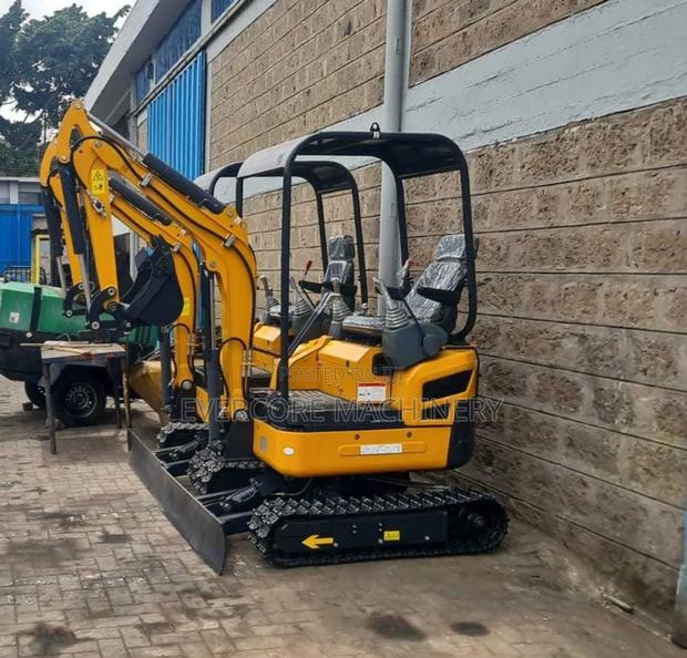 Commercial Diesel Mini Crawler Excavator 24kw Chain Type - main view