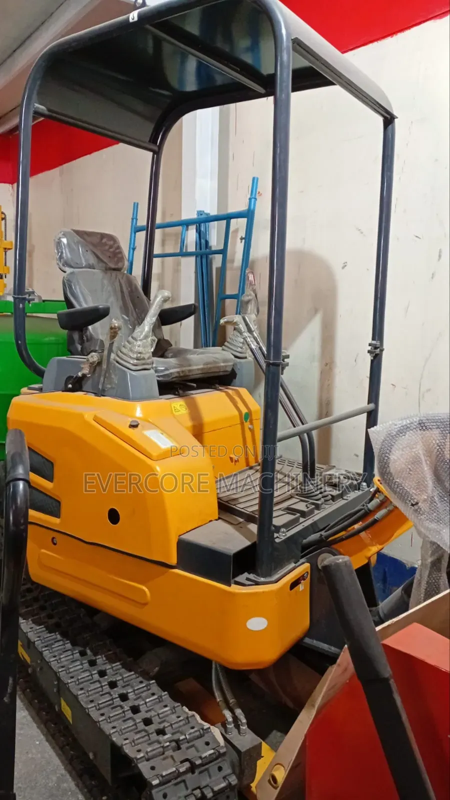 Commercial Diesel Mini Crawler Excavator 24kw Chain Type