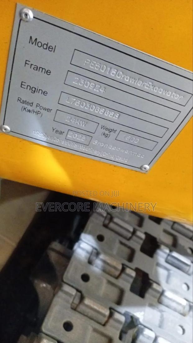 Commercial Diesel Mini Crawler Excavator 24kw Chain Type - thumbnail 3