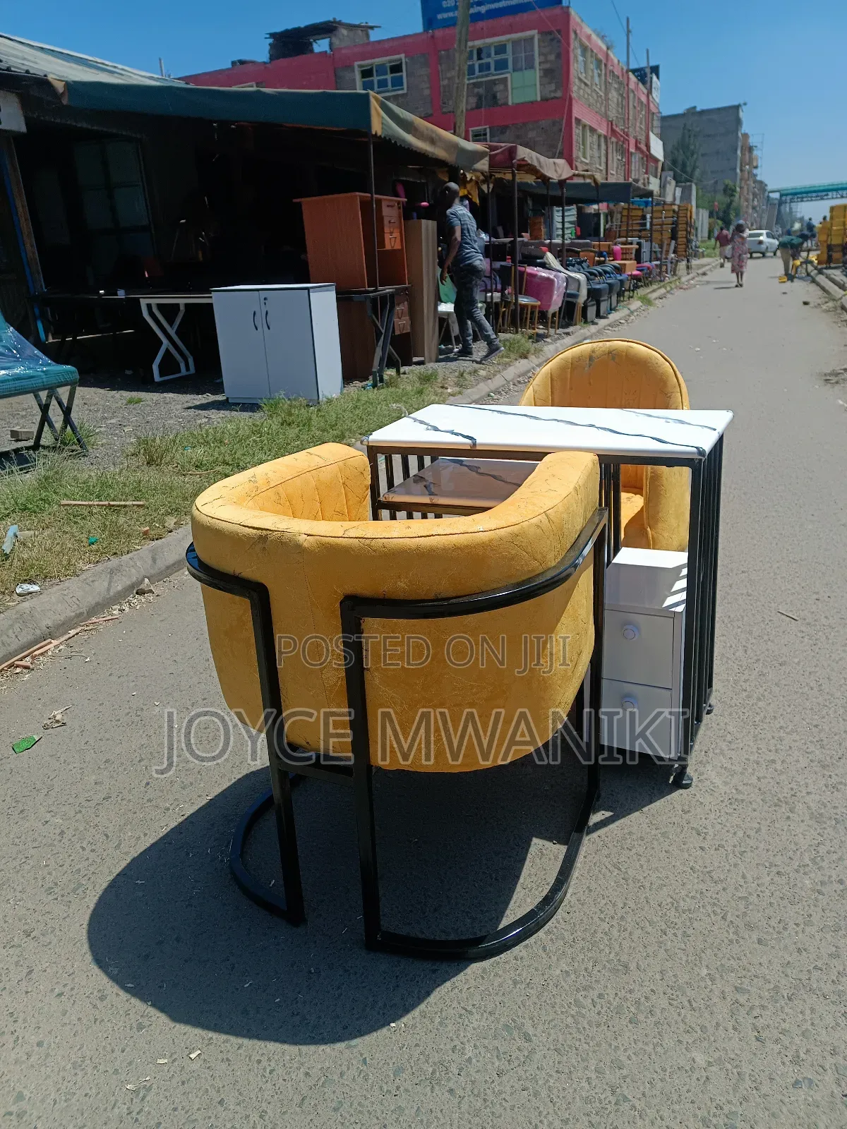 Manicure Se, Mustard Seats and Marble Table 