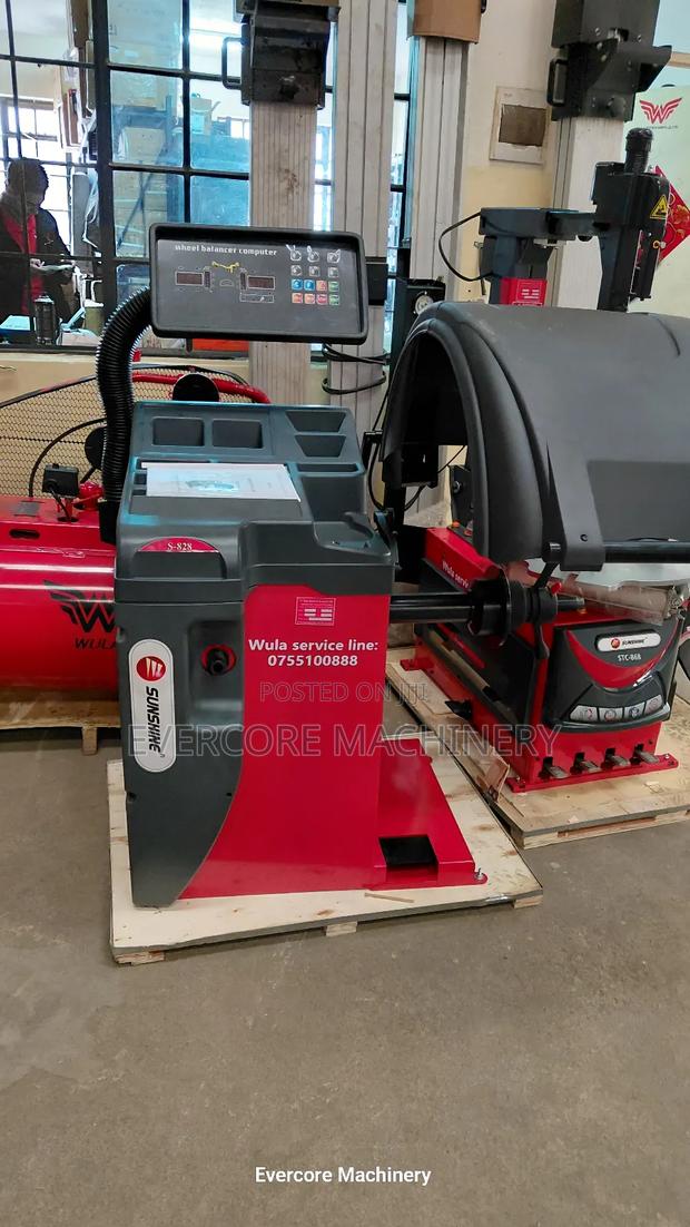 Commercial Wheel Balancer Machine With Computer System. - thumbnail 2