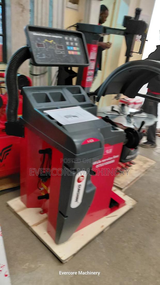 Commercial Wheel Balancer Machine With Computer System. - thumbnail 3