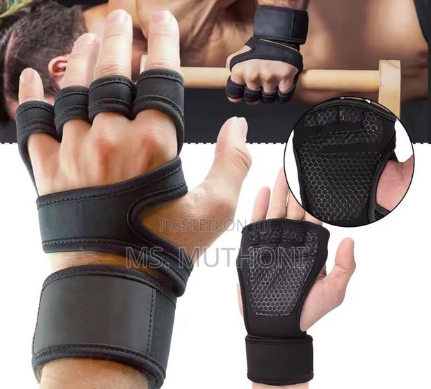Half-Finger Weightlifting / Gym Gloves With Wrist Support
