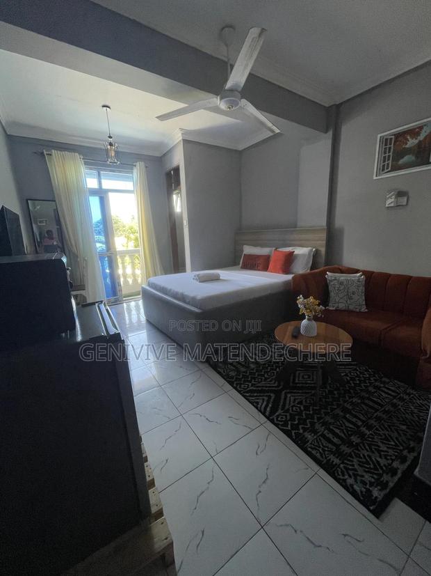 Amazon View - thumbnail 2