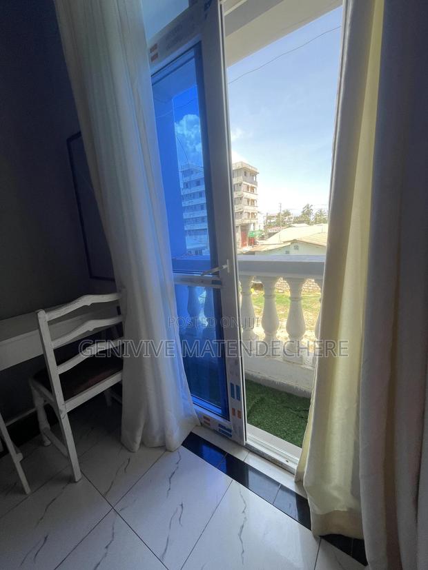 Amazon View - thumbnail 5