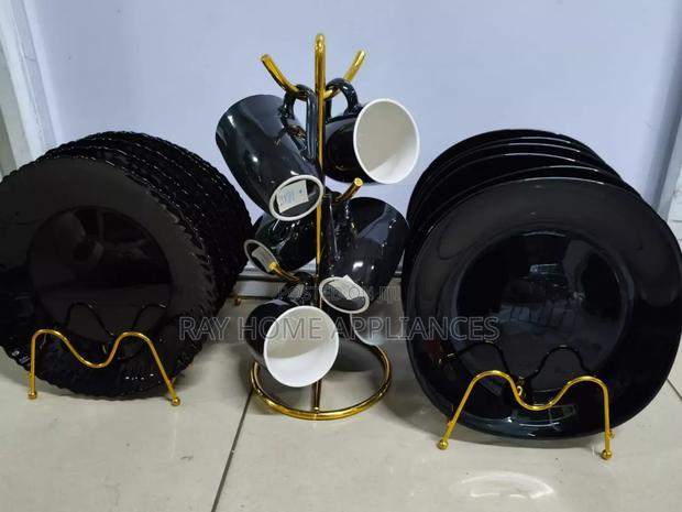 6pcs 11" Square Plate, 6pcs10.5" Round Plate, 6pcs Mugs (Cups)