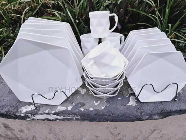 24 PCS Hexagonal Dinner Set- 6 Bowls, 6side Plates
- 6mugs
- 6 Plates