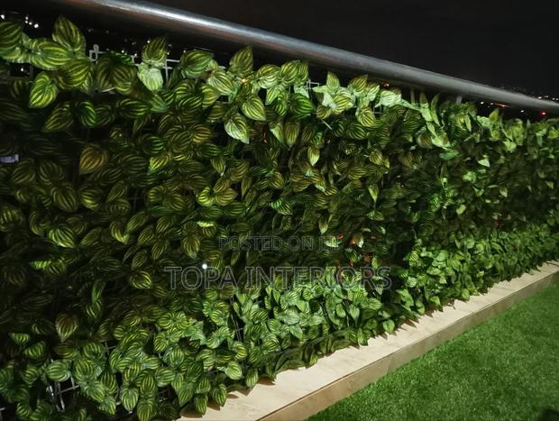 Meshed Back Plastic Outdoor Artificial Privacy Fence - main view