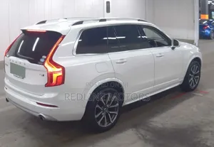 Volvo XC90 T5 Momentum AWD 2019 White