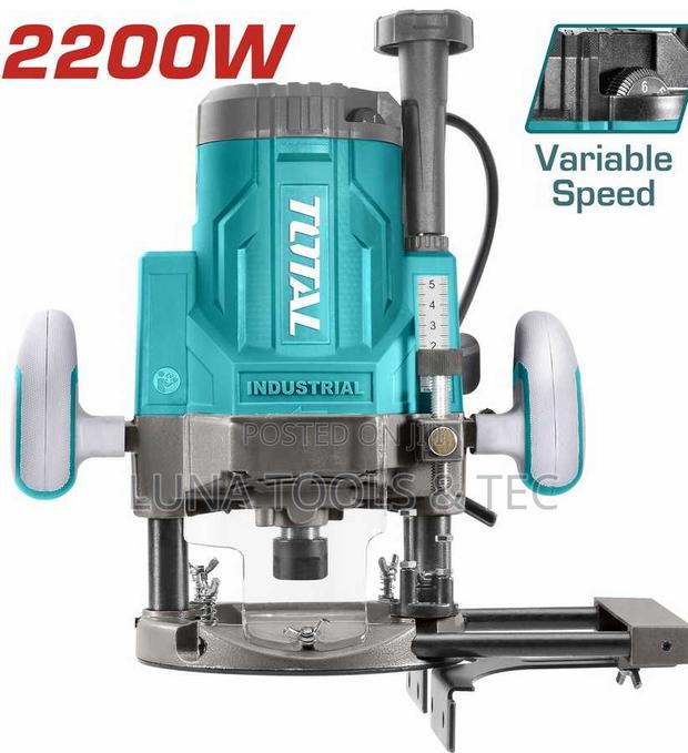 Powerful Total Tr111226 Router 2200w