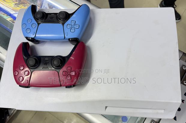 Previously Owned Sony Playstation 5 Standard+2pads - thumbnail 3