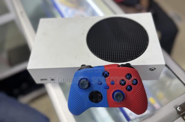 Previously Well Used Xbox Series S - thumbnail 3