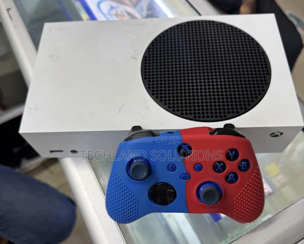 Previously Well Used Xbox Series S - thumbnail 7