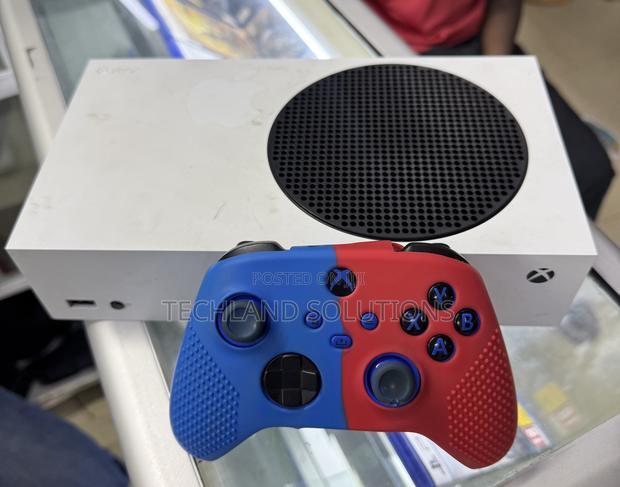 Previously Well Used Xbox Series S - main view