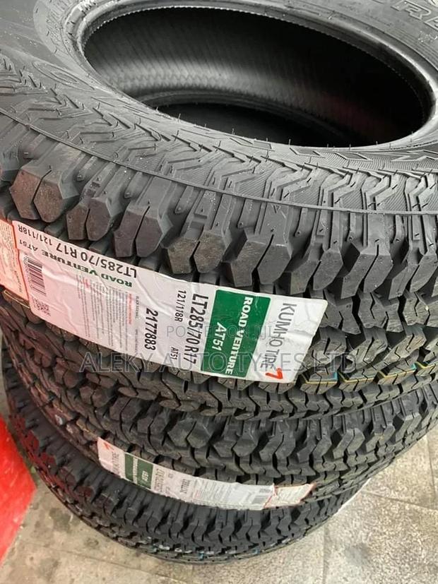 285/70 R17 Kumho Adventure Tyre