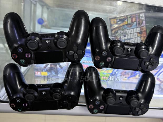 Previously Well Maintained Original Ps4 Pads - thumbnail 4