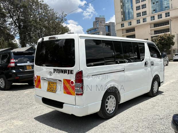 Toyota HiAce 2012 White - thumbnail 4