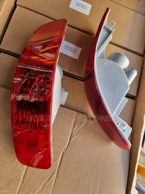Mmitsubishi Outlander 2006-2010 Rear Bumper Reflector