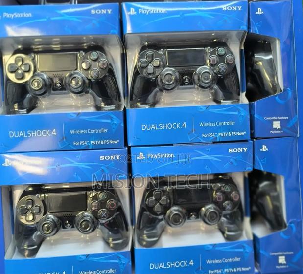 Playstation Dualshock 4 Wireless Controller - main view