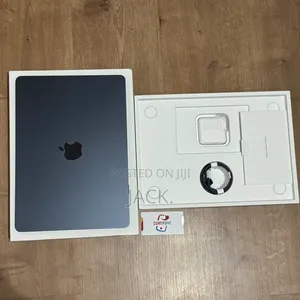 Laptop Apple MacBook Air 2024 M3 13-inch 16GB Apple M3 SSD 256GB